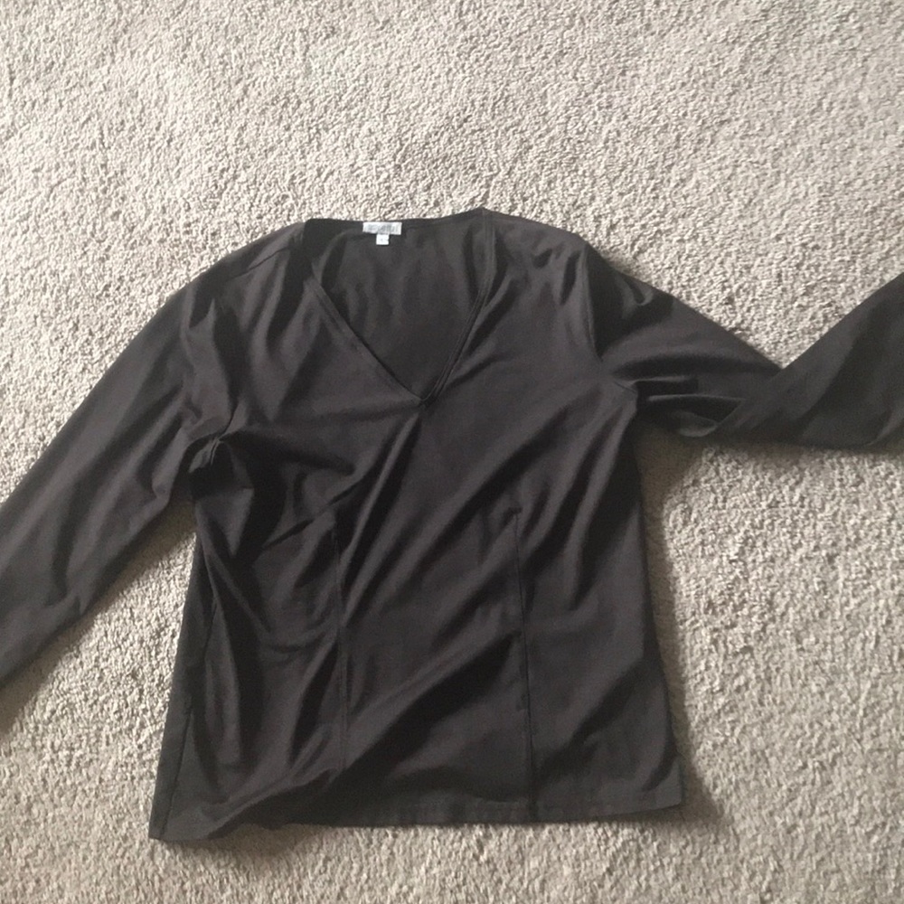 Worth collection v neck tee